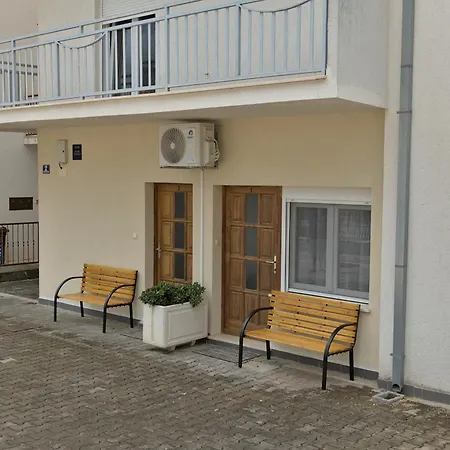 Slava Apartman *